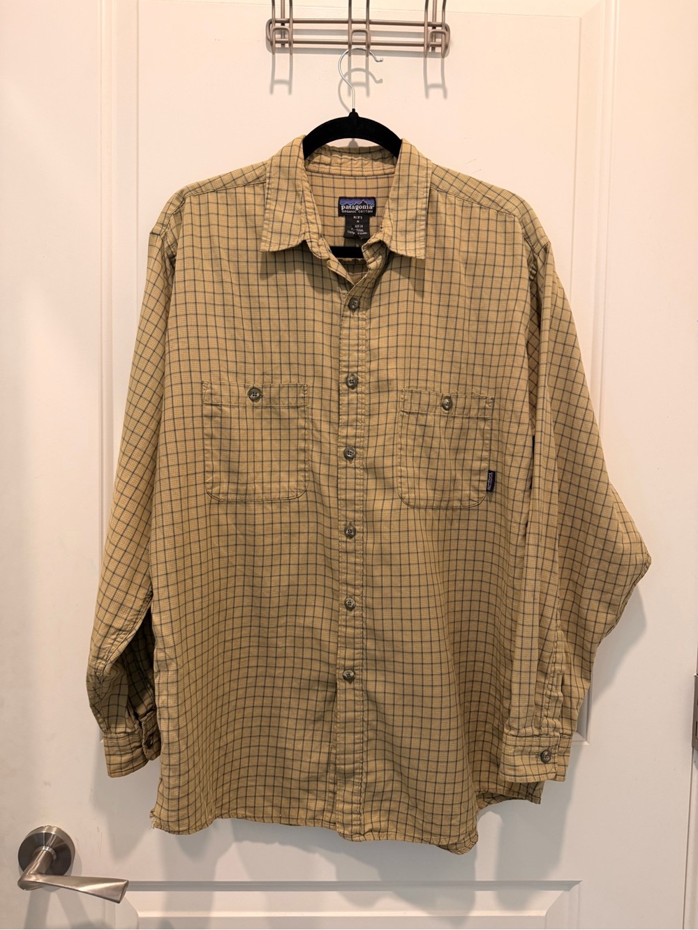 Patagonia Organic Cotton Tan and Navy Plaid Long Sleeve Button Up Shirt Men’s M